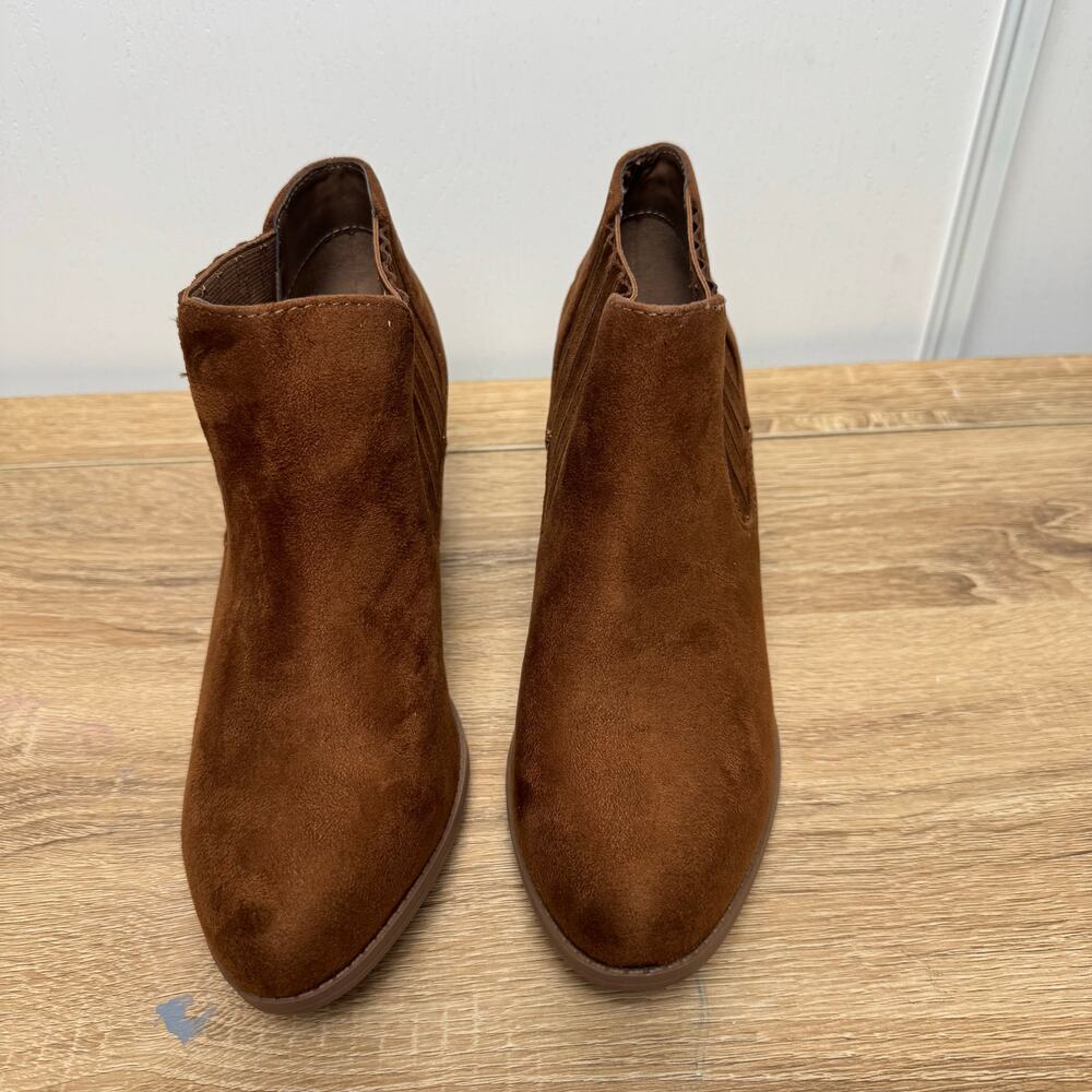 Soda Women's  Slip On Ankle Low Heel Pointed Toe Brown Boot Size 7